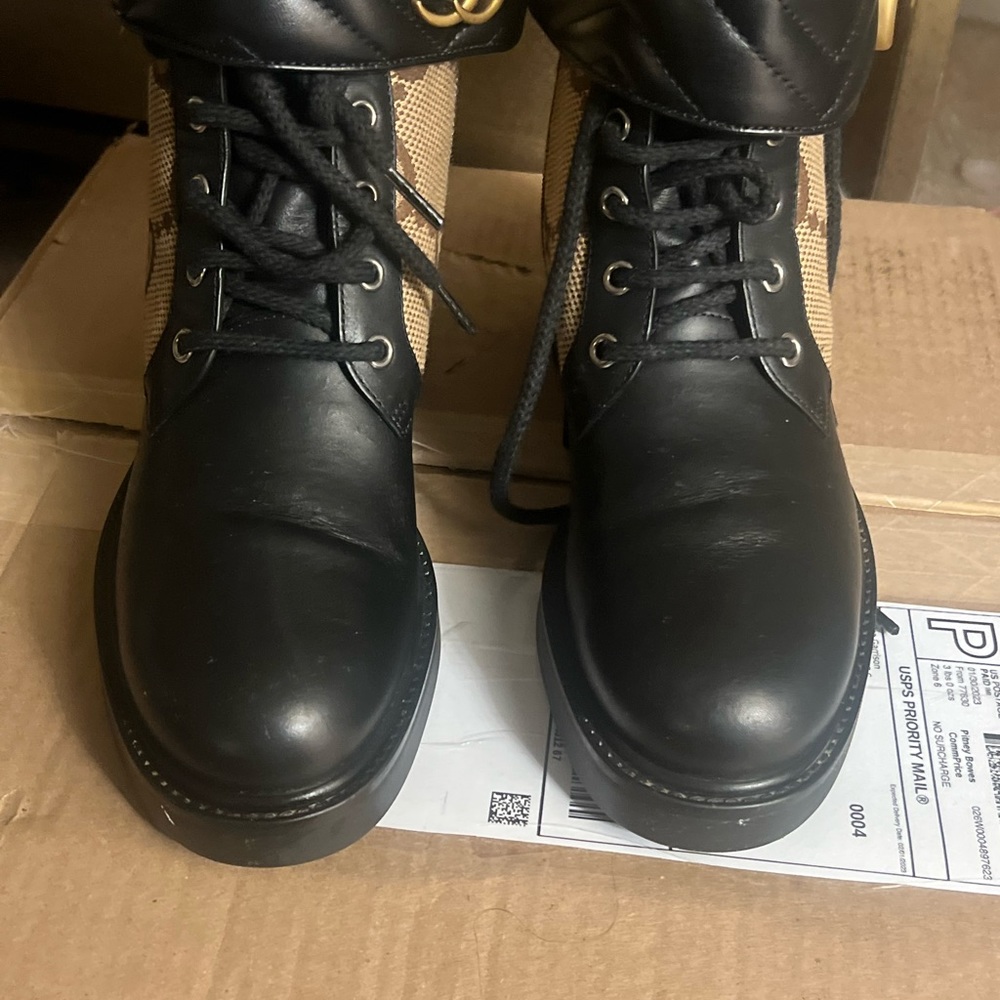 Gucci boots worn twice way to tight - Picture 3 of 8